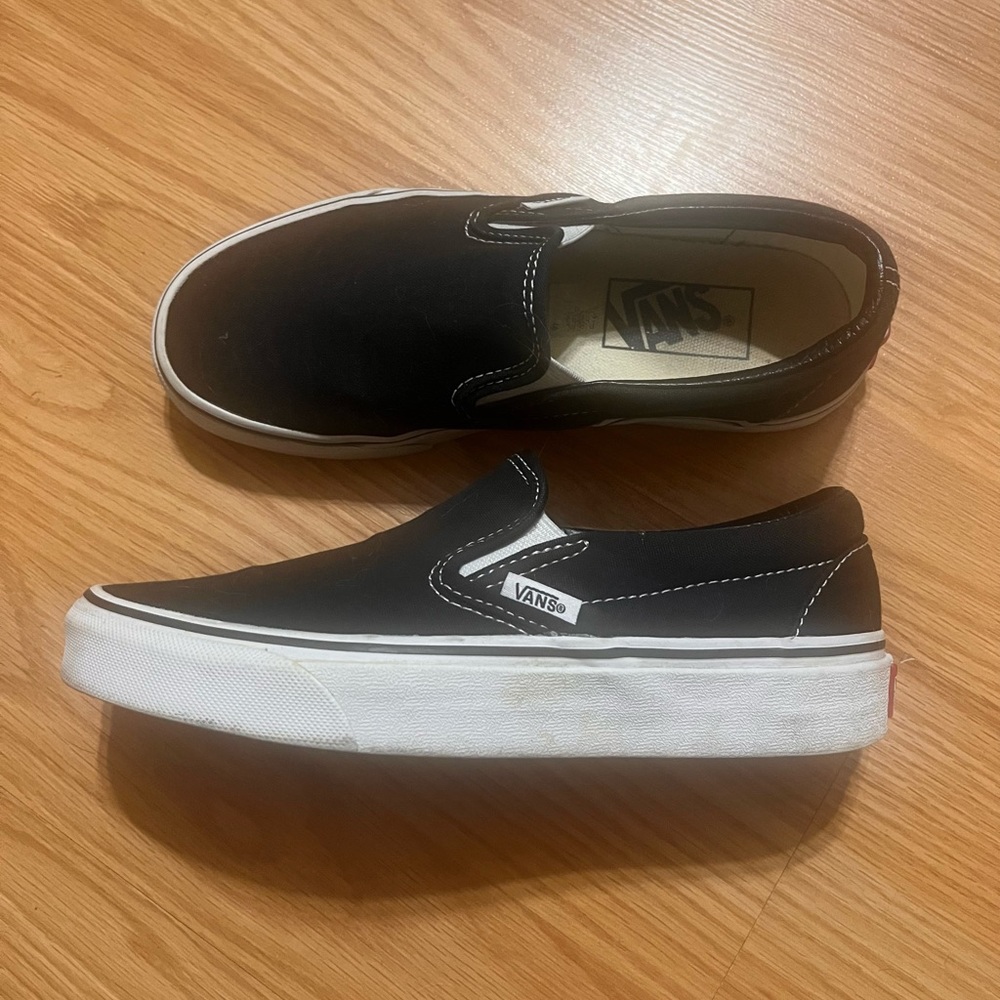 slip on vans (black)